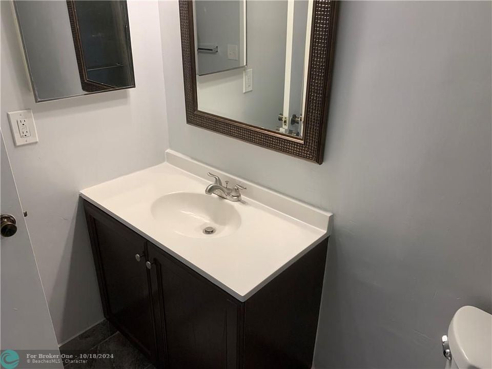 For Rent: $2,300 (2 beds, 2 baths, 1097 Square Feet)