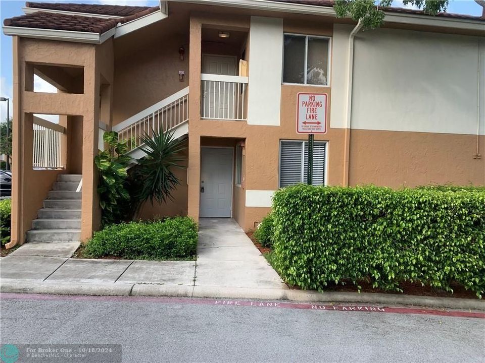 For Rent: $2,300 (2 beds, 2 baths, 1097 Square Feet)