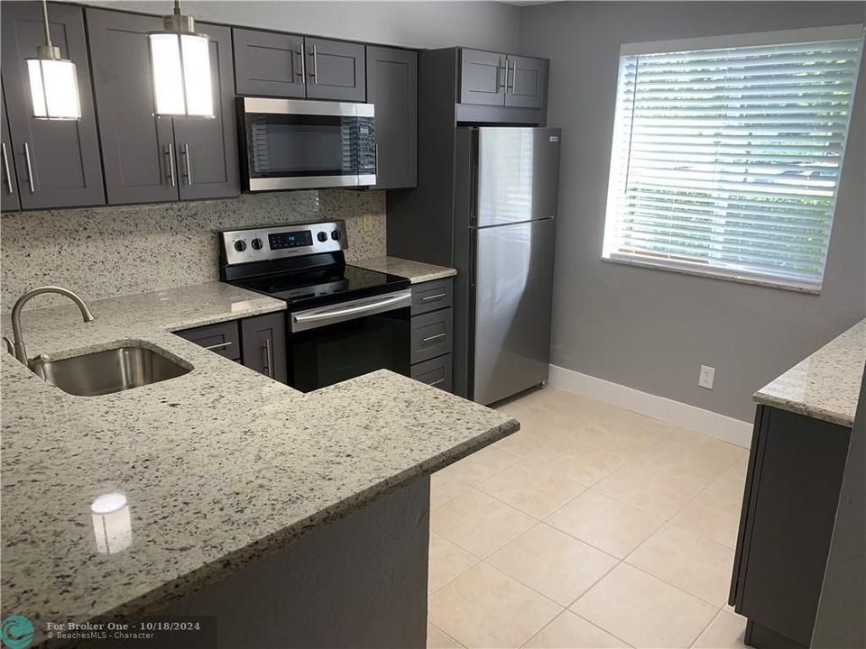 For Rent: $2,300 (2 beds, 2 baths, 1097 Square Feet)