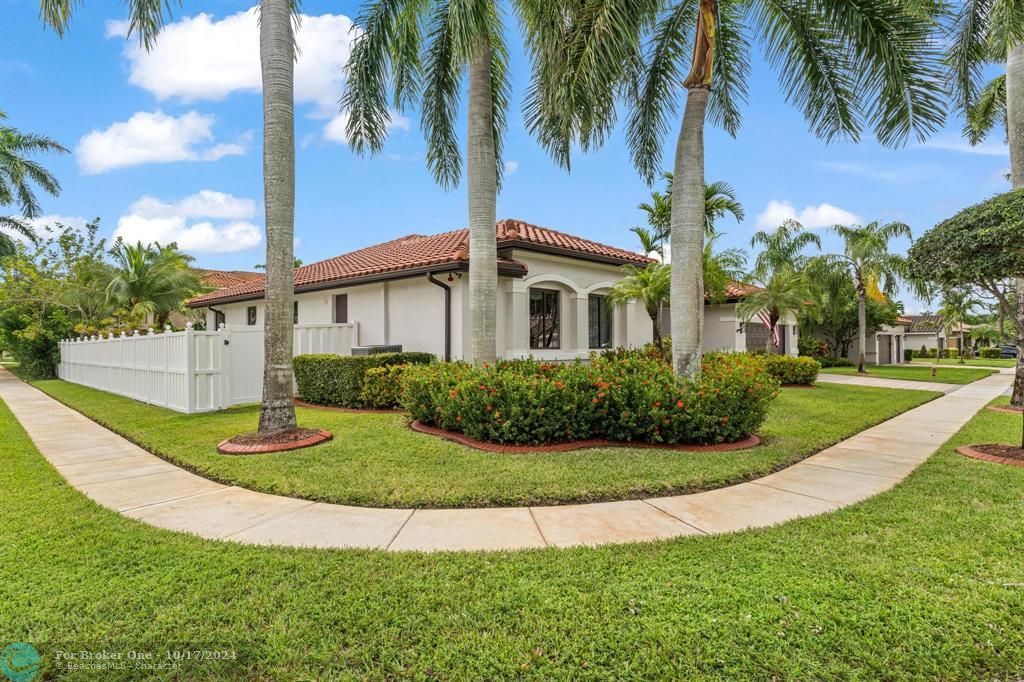 For Sale: $949,000 (3 beds, 3 baths, 2588 Square Feet)