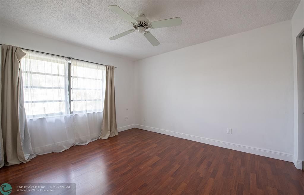 For Sale: $399,900 (2 beds, 2 baths, 1426 Square Feet)