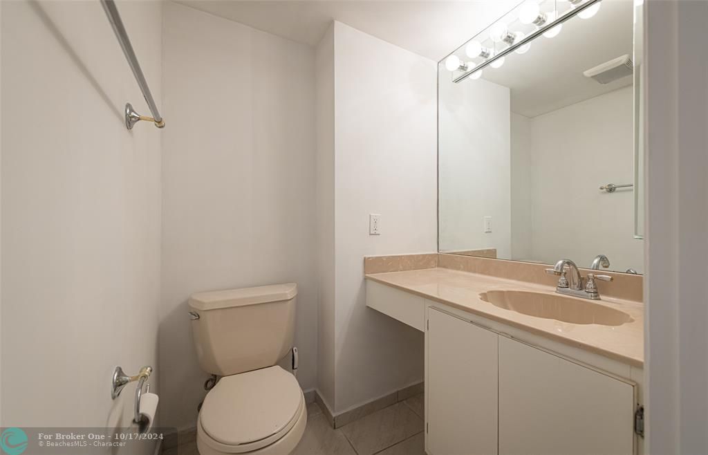 For Sale: $399,900 (2 beds, 2 baths, 1426 Square Feet)