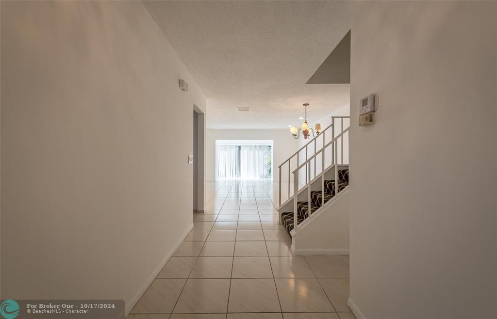 For Sale: $399,900 (2 beds, 2 baths, 1426 Square Feet)