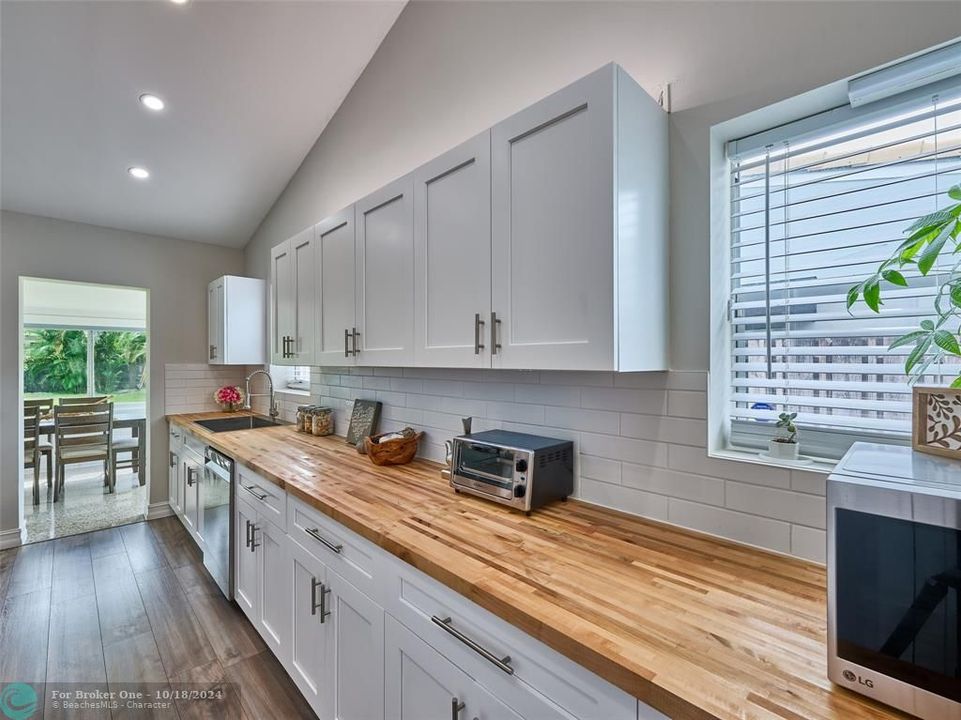 For Sale: $624,900 (2 beds, 2 baths, 1196 Square Feet)