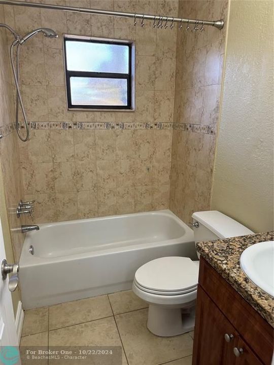 For Sale: $185,000 (1 beds, 1 baths, 581 Square Feet)