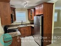 For Sale: $185,000 (1 beds, 1 baths, 581 Square Feet)