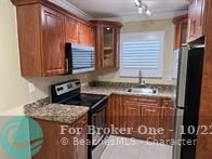 For Sale: $185,000 (1 beds, 1 baths, 581 Square Feet)