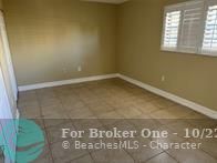 For Sale: $185,000 (1 beds, 1 baths, 581 Square Feet)