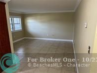 For Sale: $185,000 (1 beds, 1 baths, 581 Square Feet)