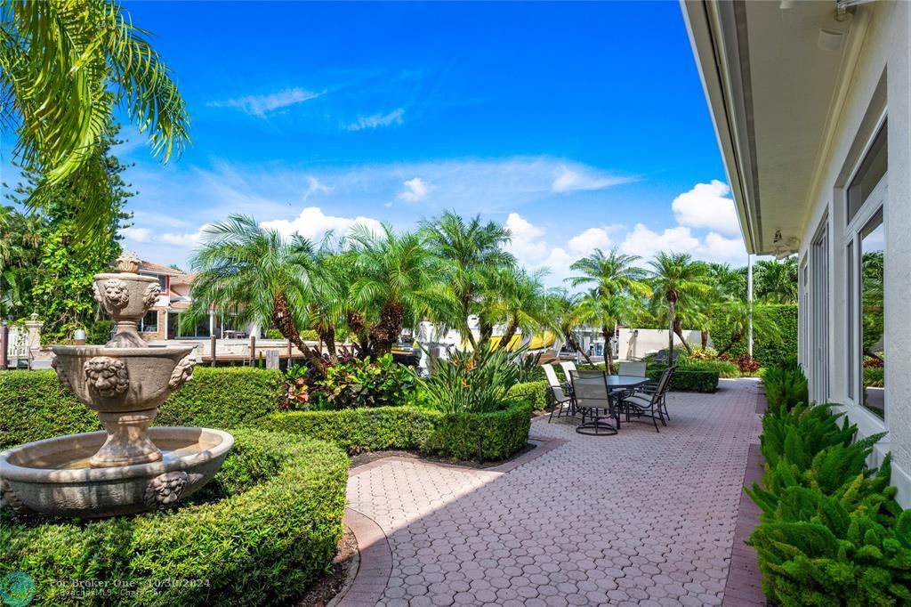 For Sale: $7,999,990 (5 beds, 4 baths, 7358 Square Feet)