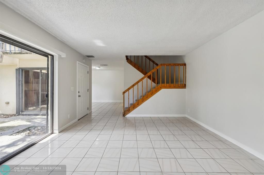 For Sale: $319,900 (2 beds, 2 baths, 1232 Square Feet)