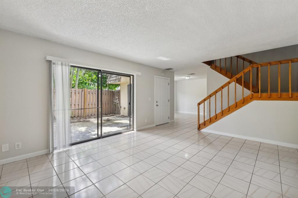 For Sale: $319,900 (2 beds, 2 baths, 1232 Square Feet)