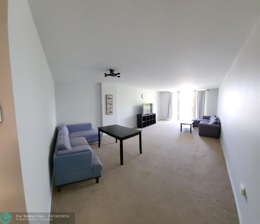 For Rent: $2,075 (1 beds, 1 baths, 1066 Square Feet)