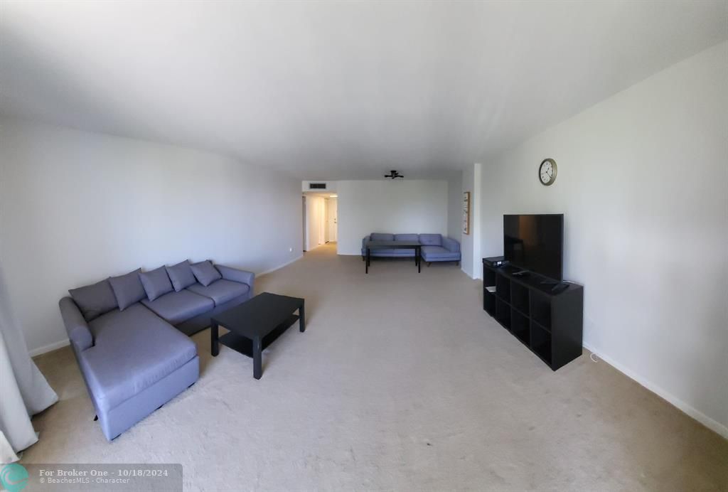 For Rent: $2,075 (1 beds, 1 baths, 1066 Square Feet)