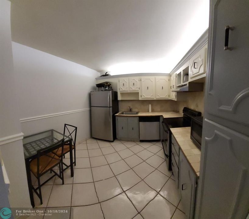 For Rent: $2,075 (1 beds, 1 baths, 1066 Square Feet)