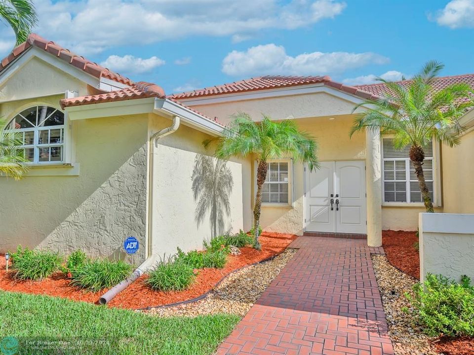 For Sale: $1,000,000 (4 beds, 2 baths, 2383 Square Feet)