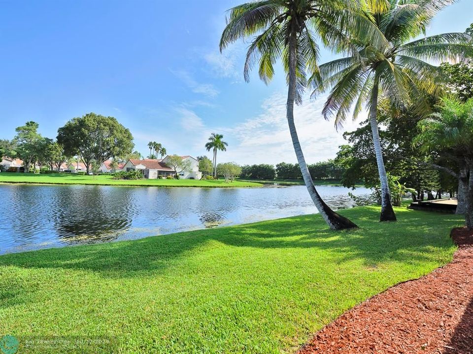 For Sale: $1,000,000 (4 beds, 2 baths, 2383 Square Feet)