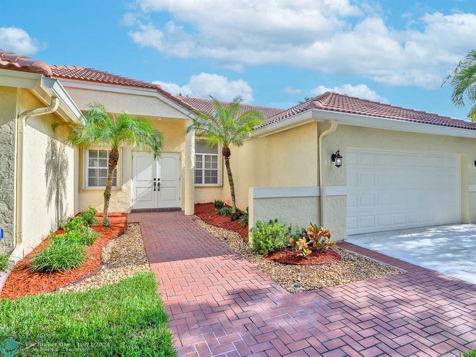 For Sale: $1,000,000 (4 beds, 2 baths, 2383 Square Feet)