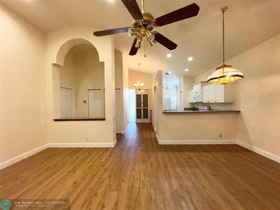 For Sale: $368,000 (2 beds, 2 baths, 1434 Square Feet)