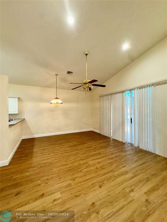 For Sale: $368,000 (2 beds, 2 baths, 1434 Square Feet)