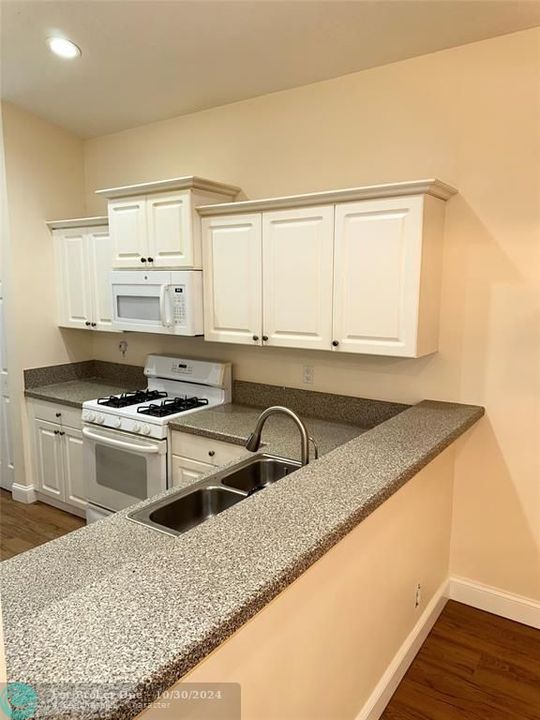 For Sale: $368,000 (2 beds, 2 baths, 1434 Square Feet)