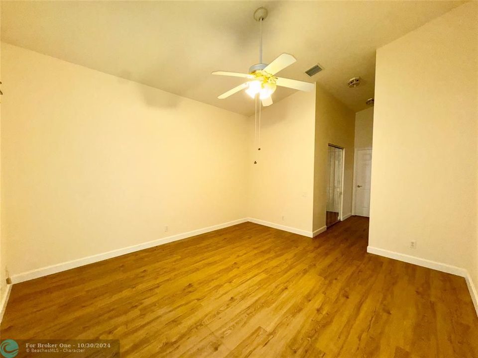 For Sale: $368,000 (2 beds, 2 baths, 1434 Square Feet)