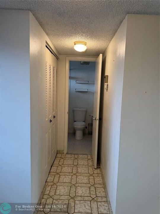 For Rent: $1,300 (1 beds, 1 baths, 700 Square Feet)