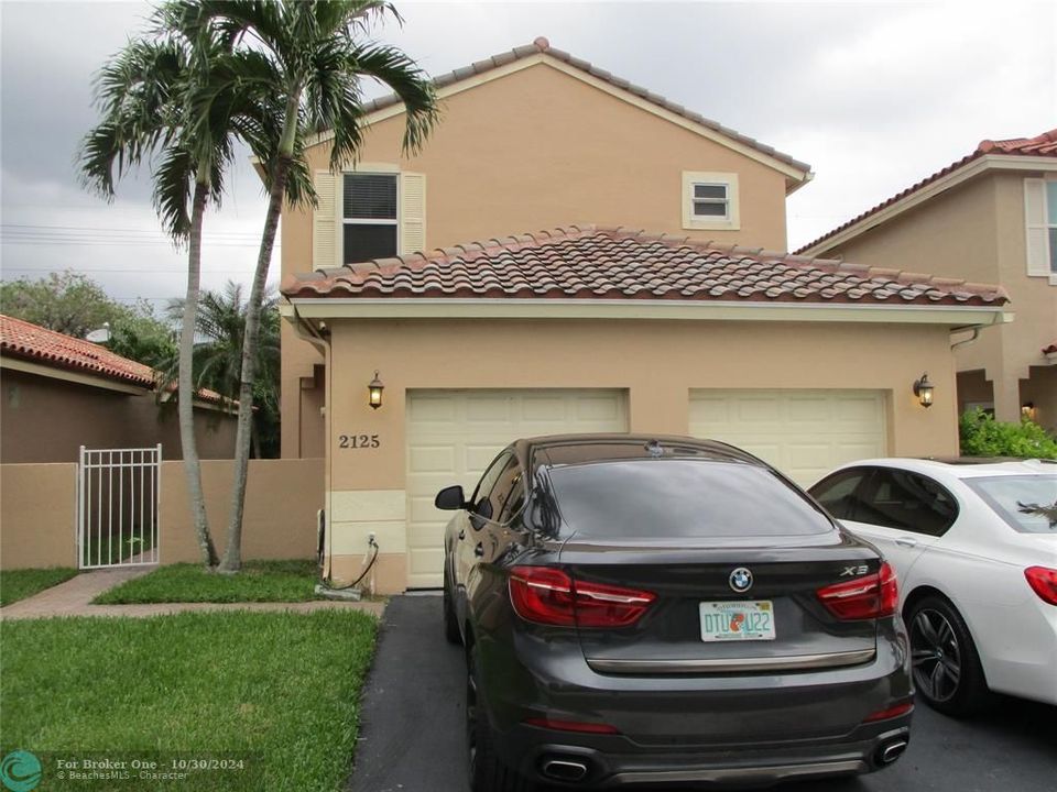 For Sale: $610,000 (3 beds, 2 baths, 1904 Square Feet)