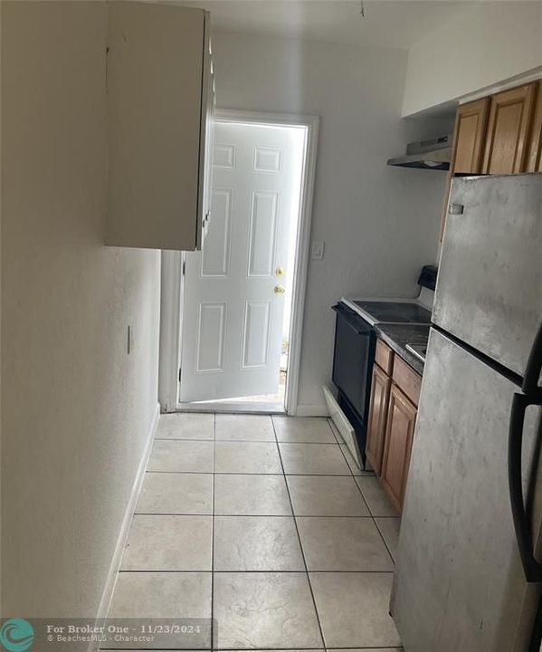 Active With Contract: $1,550 (2 beds, 1 baths, 0 Square Feet)