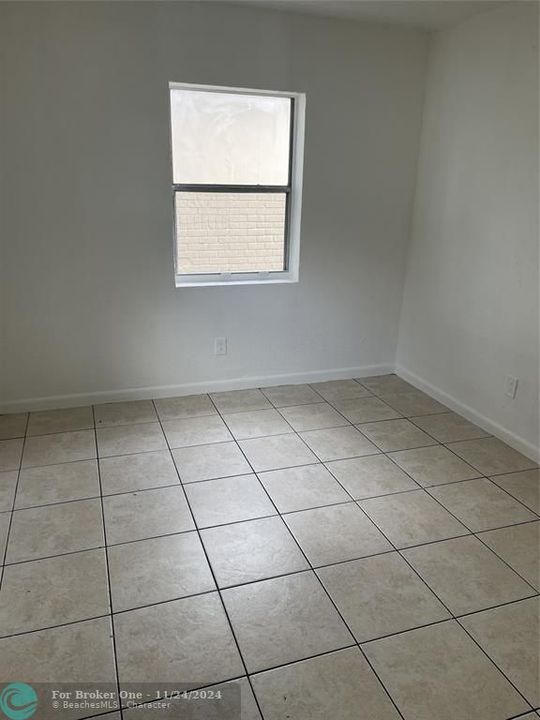 Active With Contract: $1,550 (2 beds, 1 baths, 0 Square Feet)