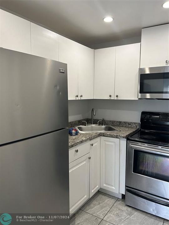 For Rent: $1,800 (2 beds, 2 baths, 939 Square Feet)