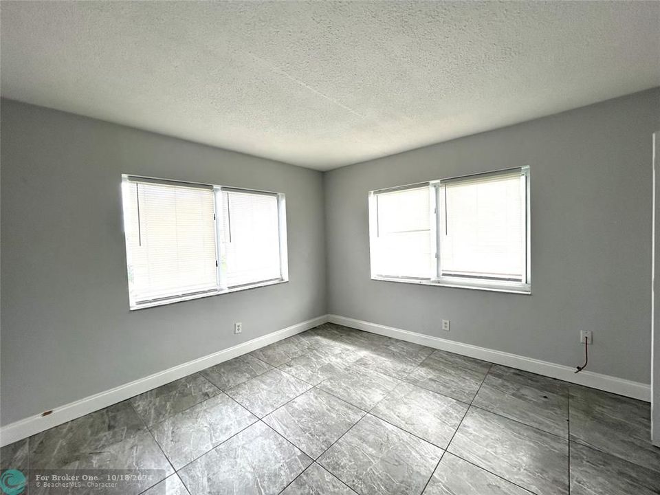 For Rent: $1,800 (2 beds, 2 baths, 939 Square Feet)