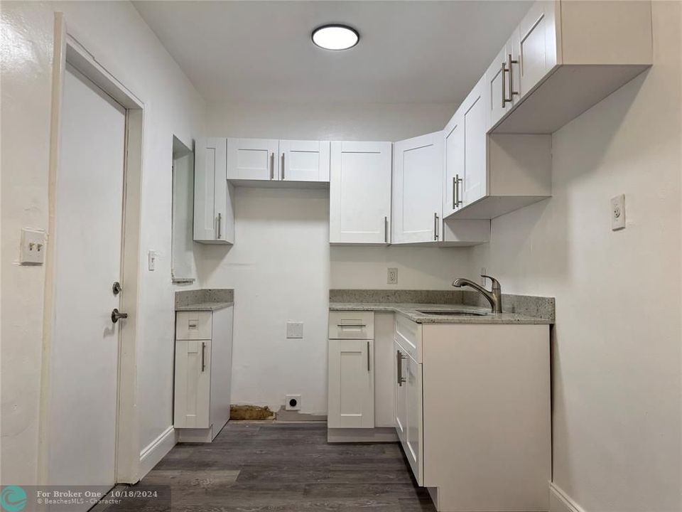 For Rent: $2,250 (2 beds, 1 baths, 865 Square Feet)