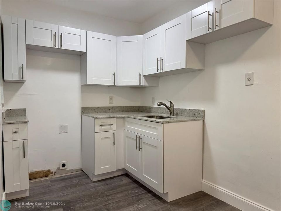 For Rent: $2,250 (2 beds, 1 baths, 865 Square Feet)