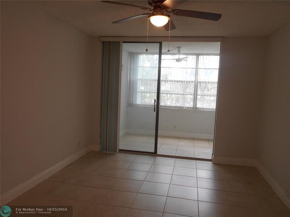 For Sale: $170,000 (1 beds, 1 baths, 780 Square Feet)