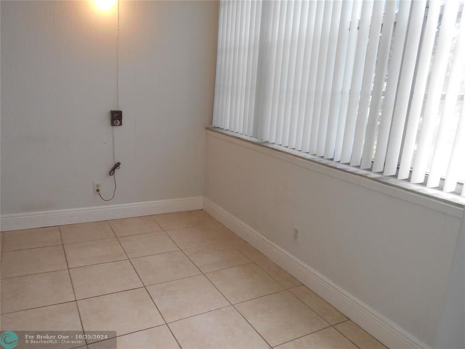 For Sale: $170,000 (1 beds, 1 baths, 780 Square Feet)