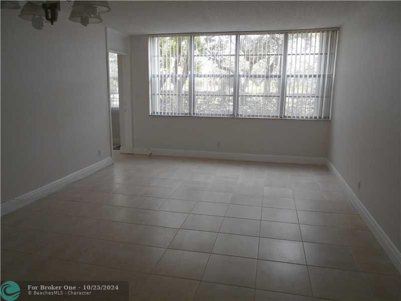 For Sale: $170,000 (1 beds, 1 baths, 780 Square Feet)