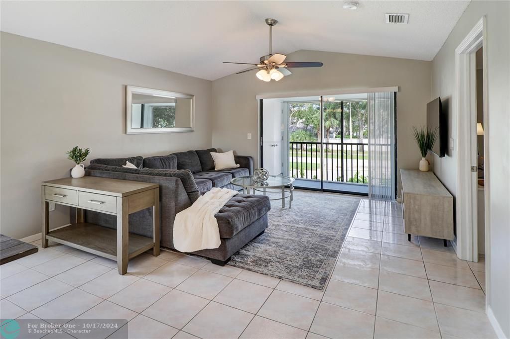 For Sale: $332,500 (2 beds, 2 baths, 1200 Square Feet)