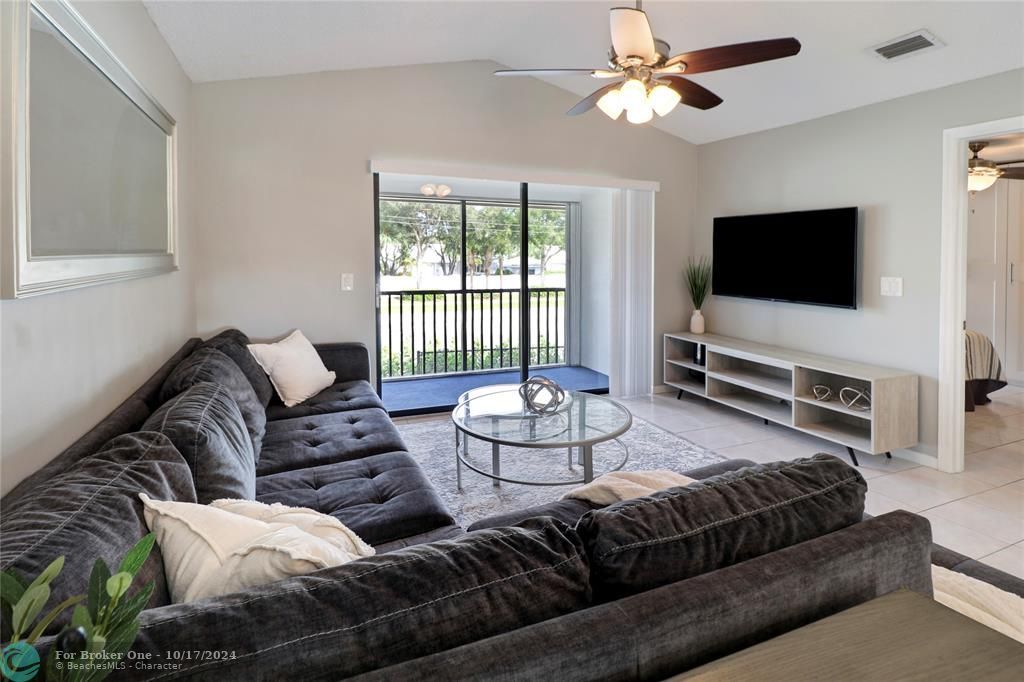 For Sale: $332,500 (2 beds, 2 baths, 1200 Square Feet)