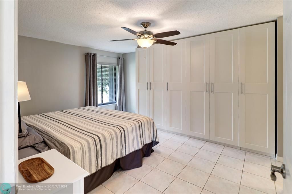 For Sale: $332,500 (2 beds, 2 baths, 1200 Square Feet)