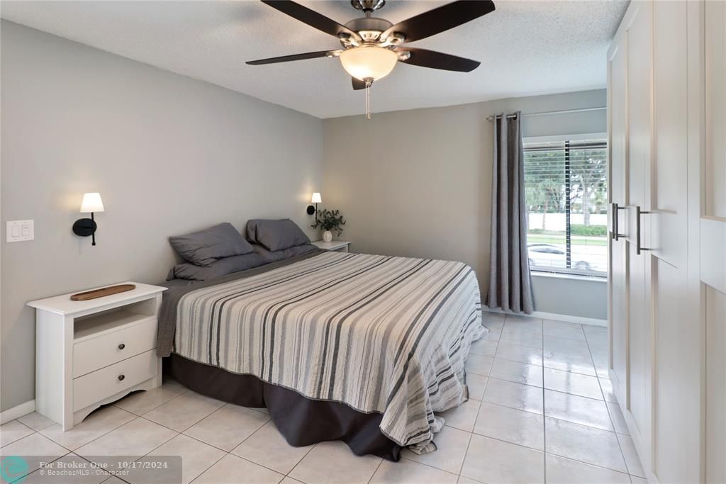 For Sale: $332,500 (2 beds, 2 baths, 1200 Square Feet)