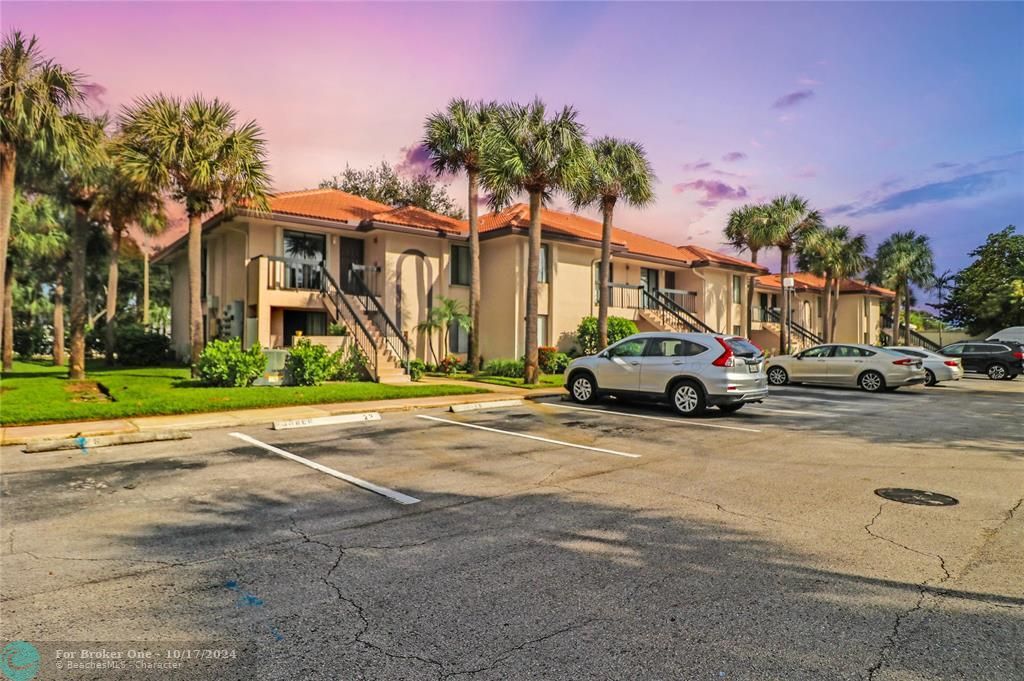 For Sale: $332,500 (2 beds, 2 baths, 1200 Square Feet)