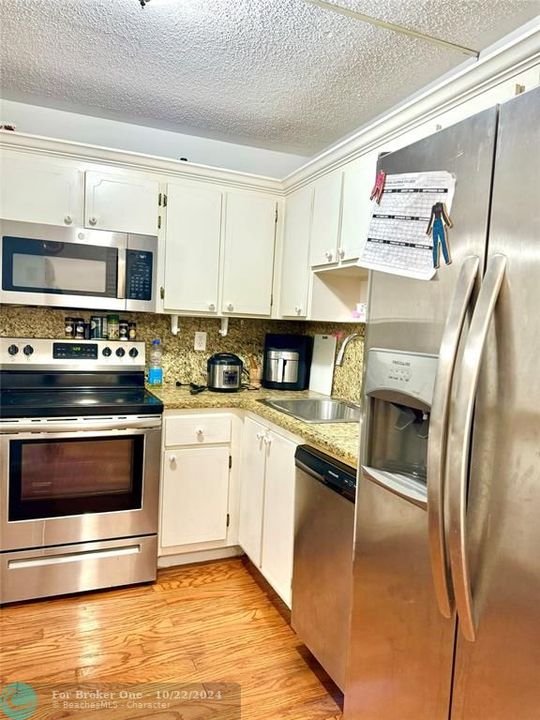 For Sale: $259,000 (2 beds, 2 baths, 1125 Square Feet)