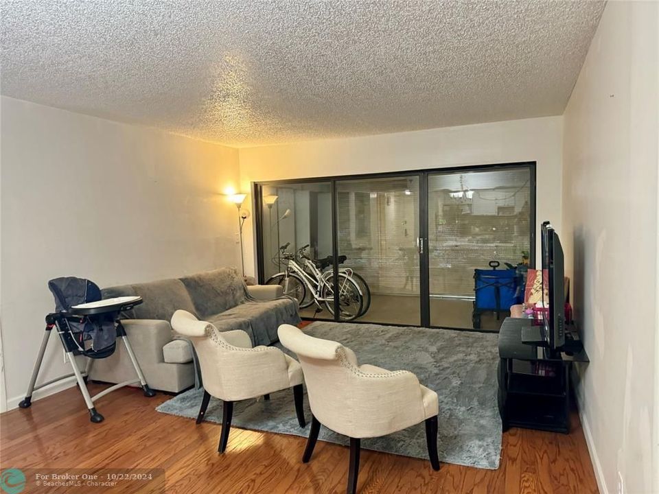 For Sale: $259,000 (2 beds, 2 baths, 1125 Square Feet)