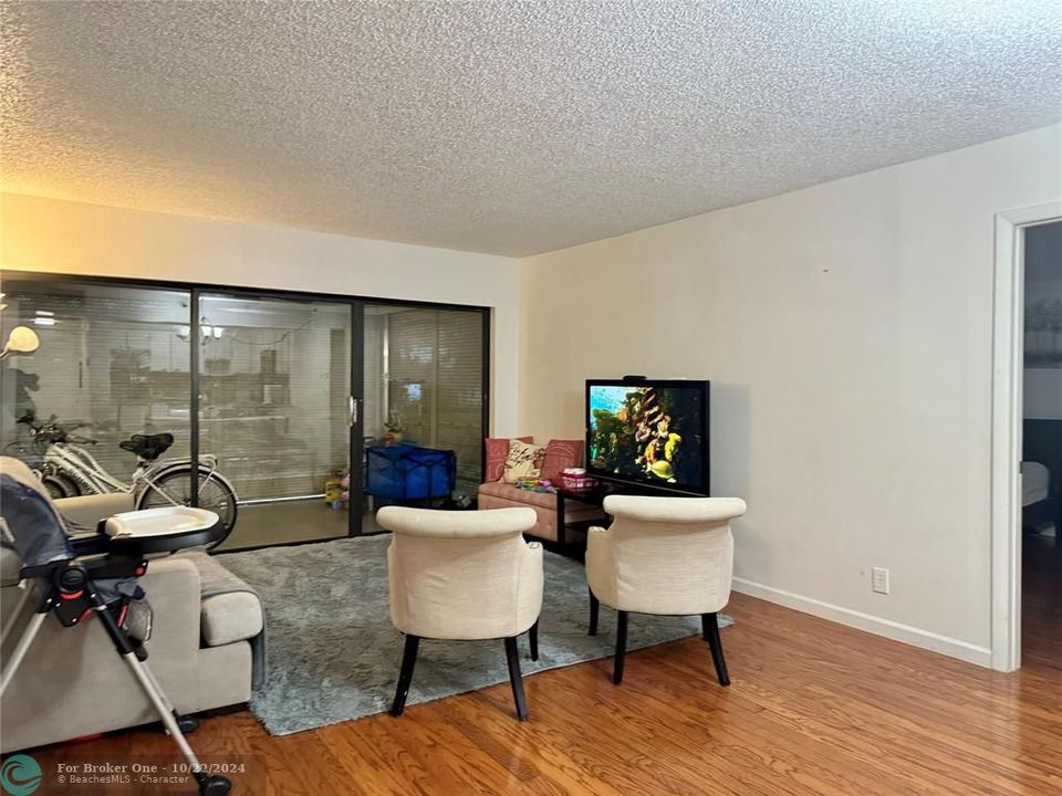 For Sale: $259,000 (2 beds, 2 baths, 1125 Square Feet)