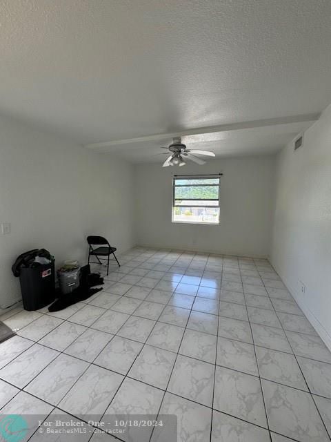 For Rent: $2,200 (2 beds, 1 baths, 800 Square Feet)