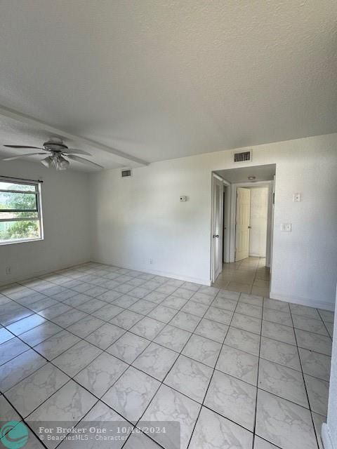 For Rent: $2,200 (2 beds, 1 baths, 800 Square Feet)