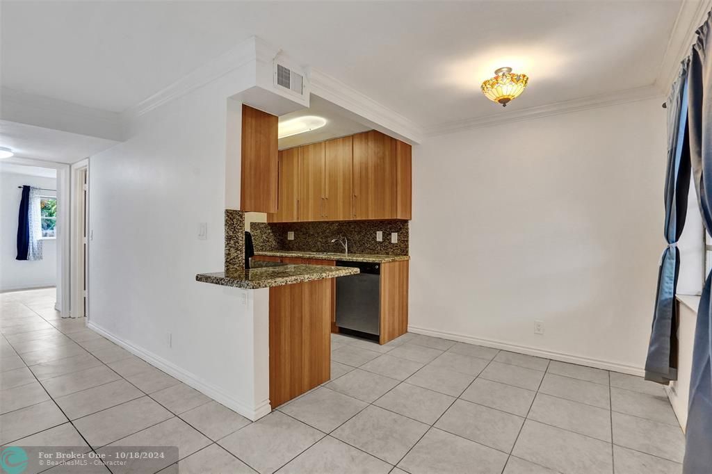 For Sale: $239,900 (2 beds, 1 baths, 740 Square Feet)