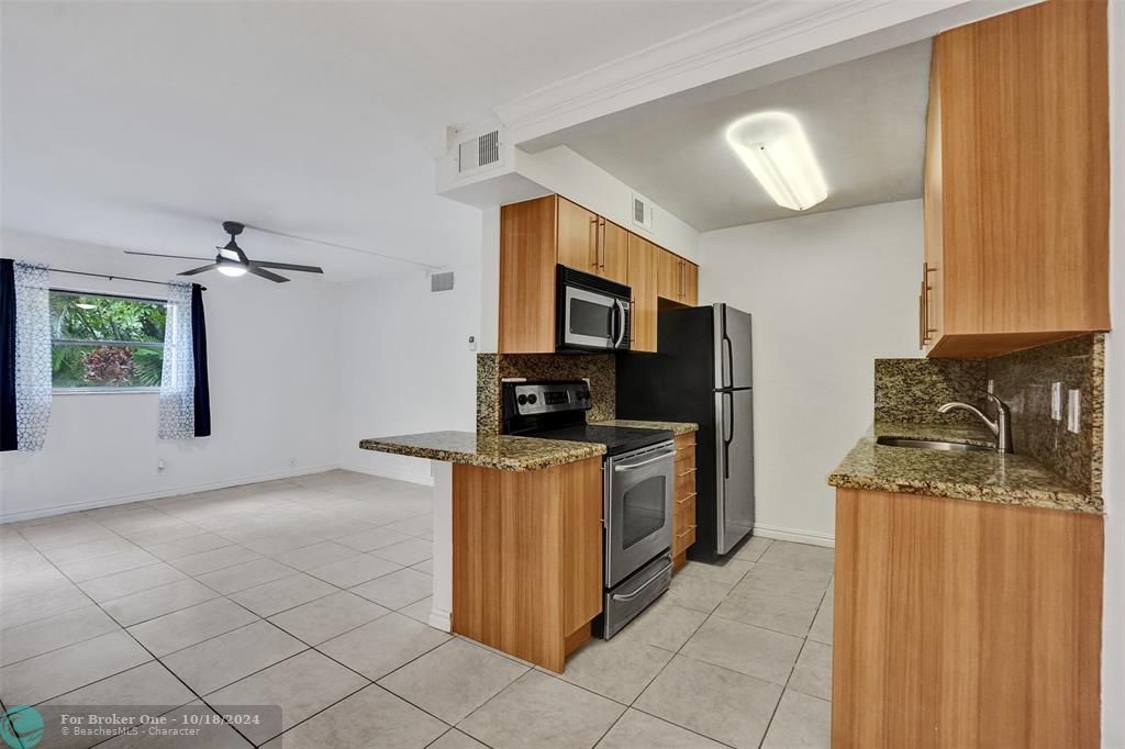 For Sale: $239,900 (2 beds, 1 baths, 740 Square Feet)