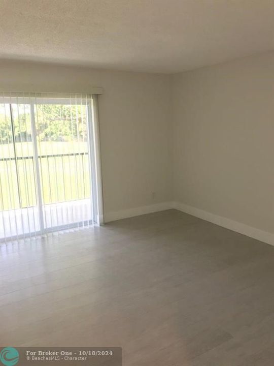 For Rent: $1,700 (1 beds, 1 baths, 705 Square Feet)